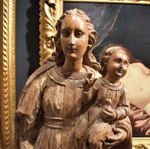 Vierge à l'Enfant en noyer sculpté d'époque Renaissance - Renaissance